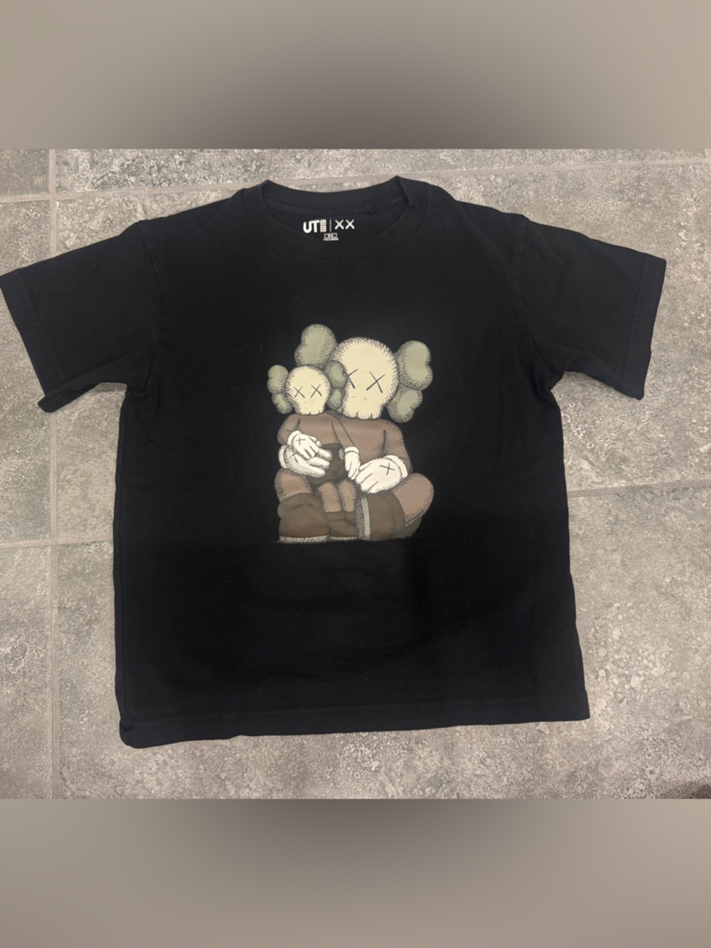 Uniqlo kaws UT graphic black tee size 5-6 pre owned